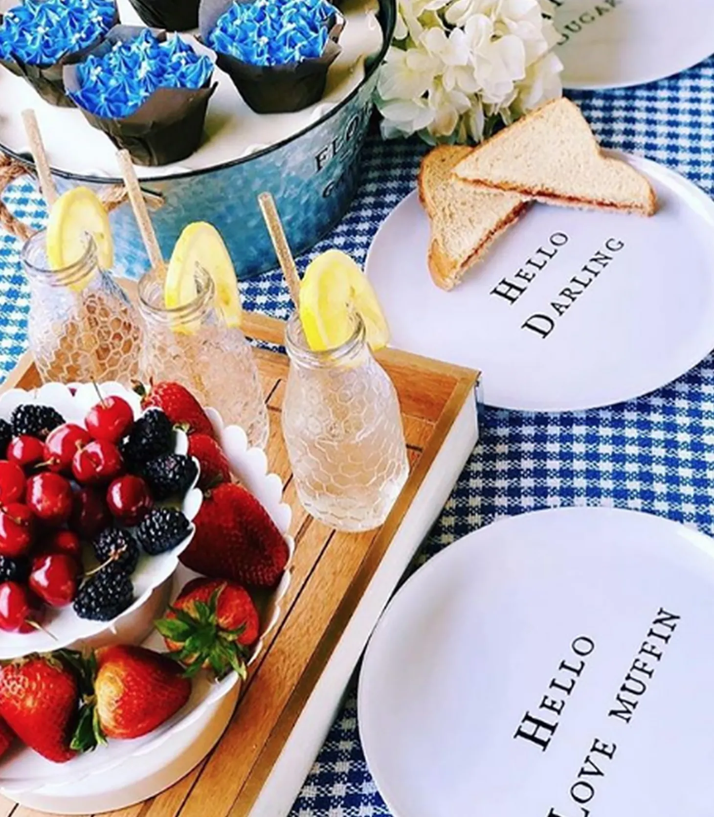 Assiette en mélamine "Hello Baby Cakes"-Sugarboo & Co. Online