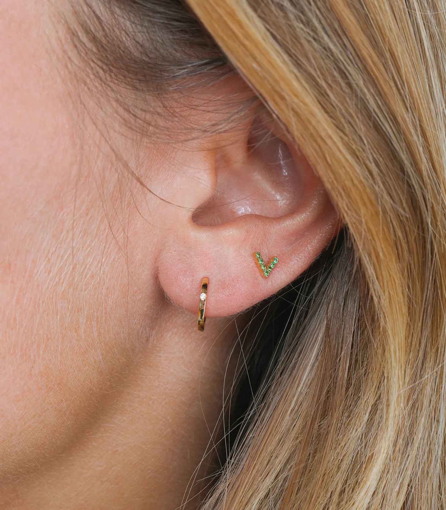 Boucle d'oreille stud V tsavorites-And... Paris Online