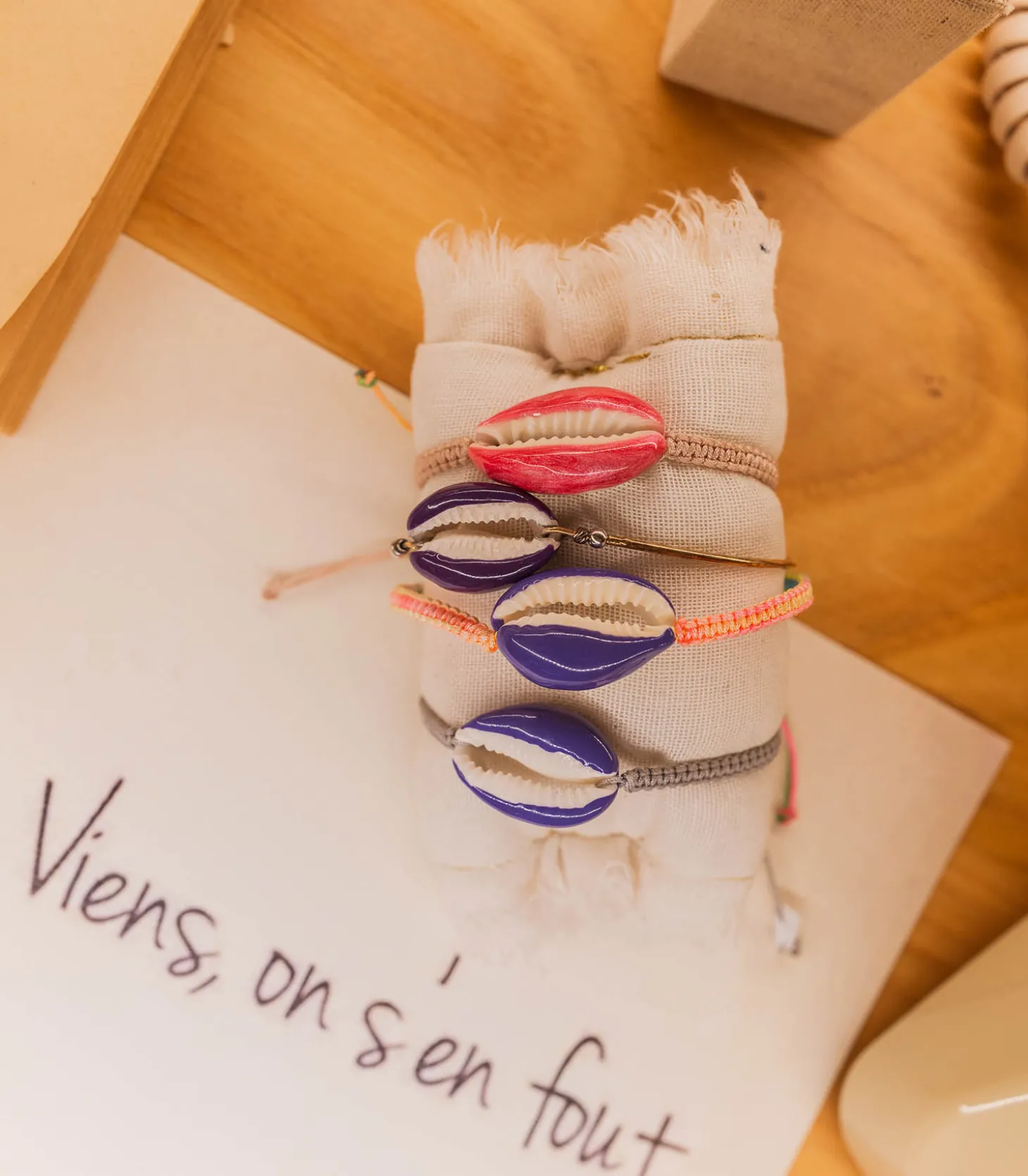 Bracelet tressé à coquillage Pino coloré-Maison Irem Cheap