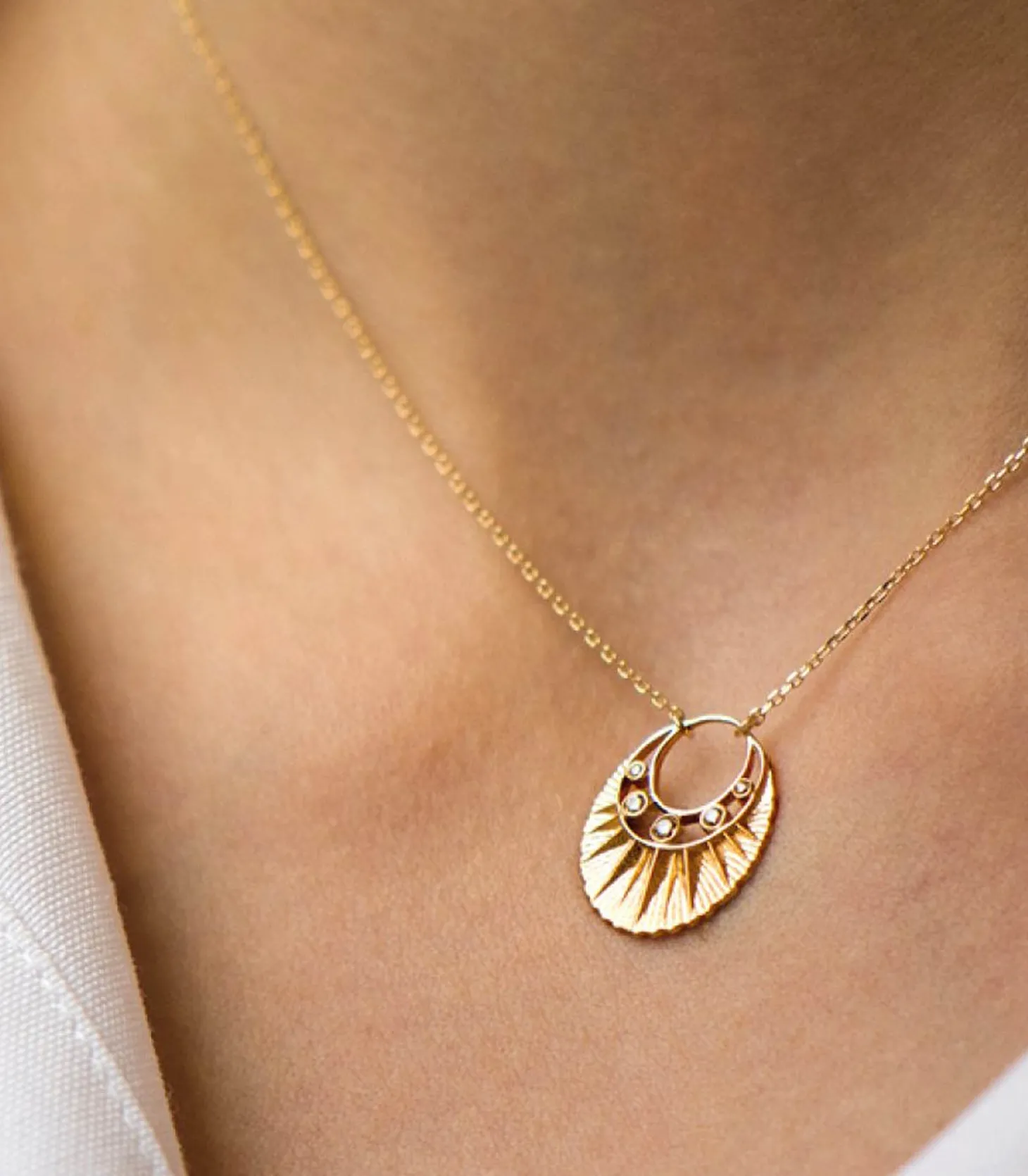 Collier Croissant de Lune à Cinq Diamants-Céline Daoust Fashion
