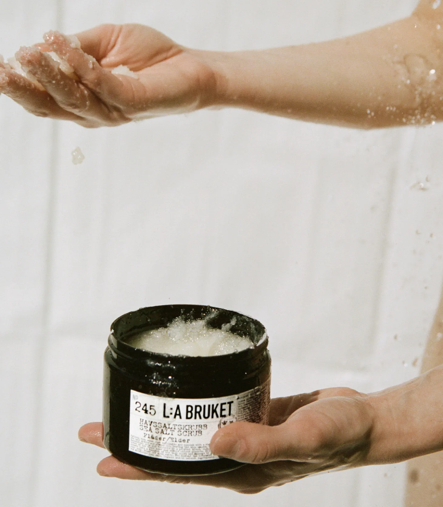 Gommage exfoliant au sel marin n°245 Fleur de Sureau 420 g-L:a Bruket Hot
