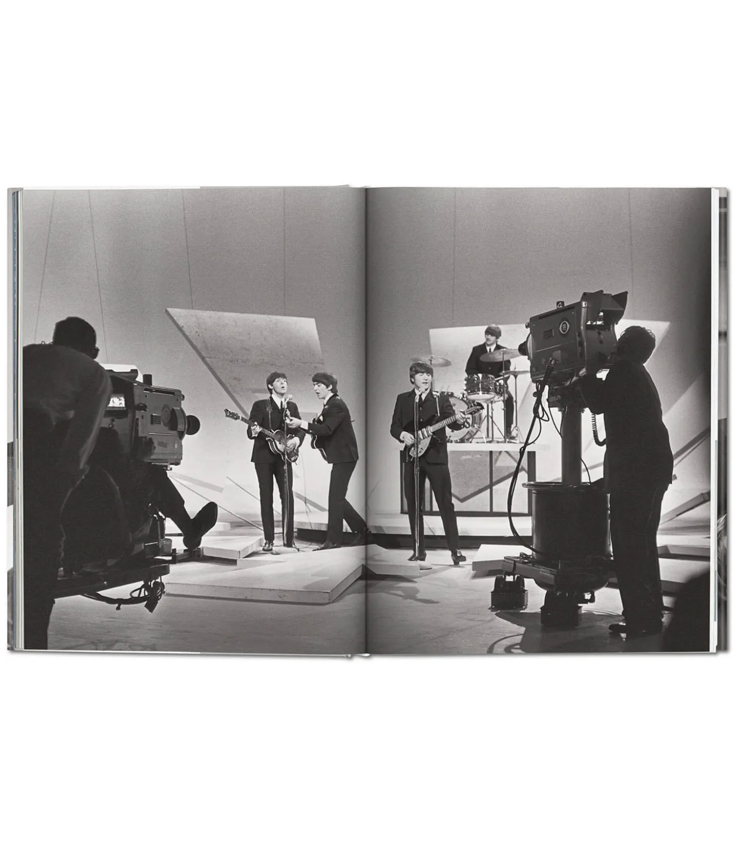 The Beatles on the road, 1964-1966 - Harry Benson-Taschen Fashion